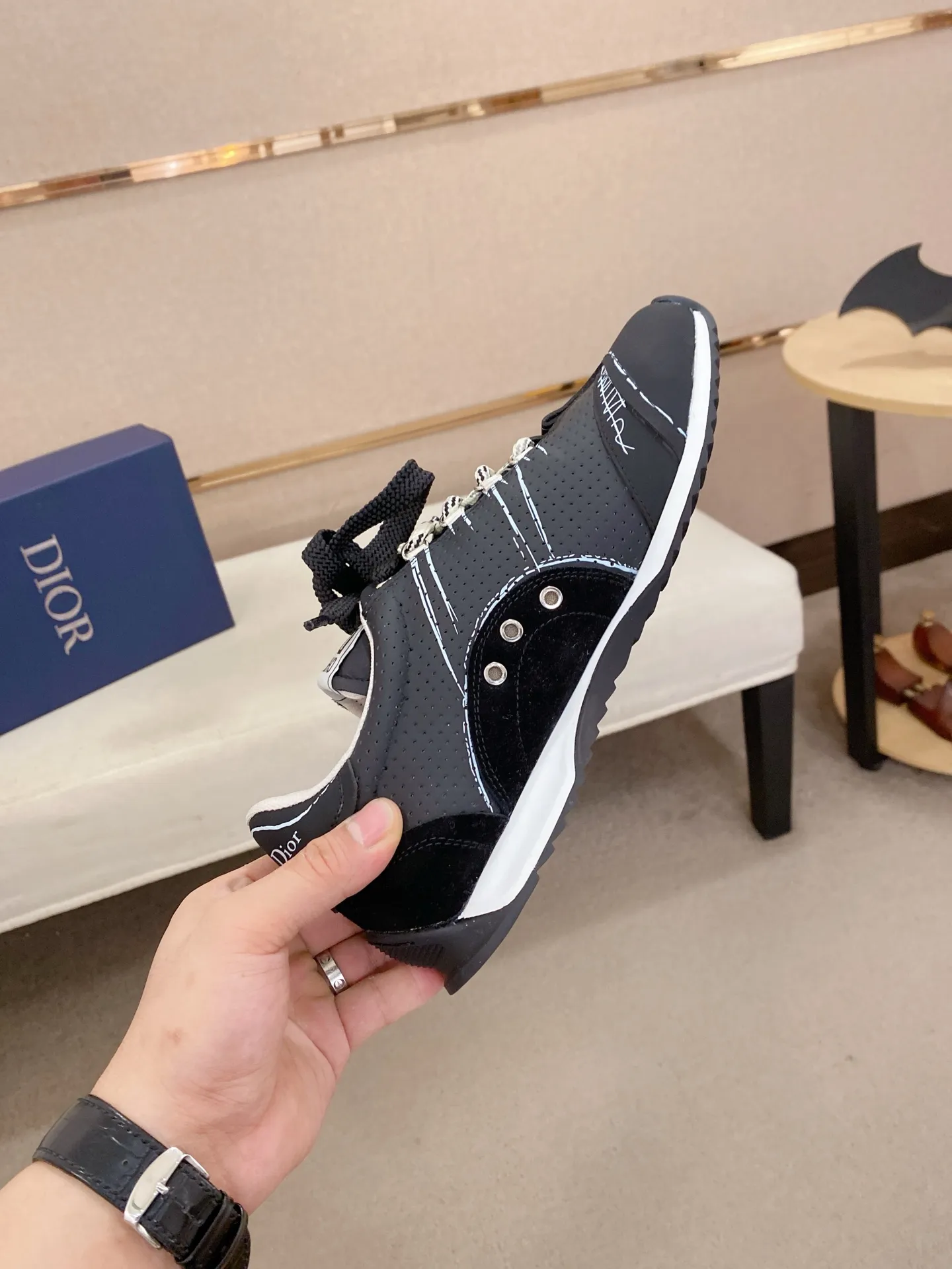Men's shoes💰: 500💰Couple style💏 [Dior·Dior] New casual sports style men's shoes, new spring and summer design, perfect workmanship, lace-up lazy style to create wardrobe quality, upper: imported first-layer cowhide, mesh breathable lining soft and comfortable, ultra-light TPU wear-resistant outsole, simple, versatile fashion men's shoes, excellent color code number 35--44. (45,46 customized items are not returnable or exchangeable)